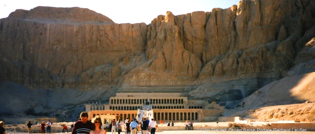 Hatschjeput Tempel in Luxor Urlaubskredit bis 3.000 € für Ägypten Rundreise mit Luxor Tempel