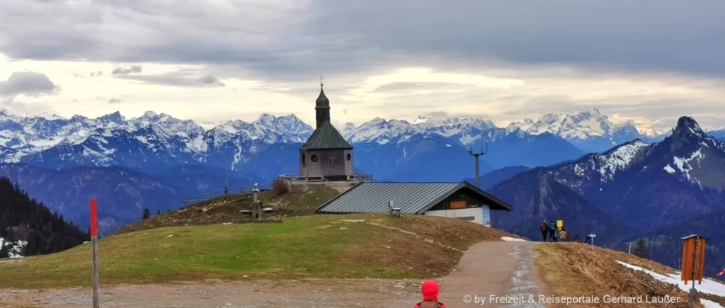 Wallberg Kapelle mit Alpen Blick am Tegernsee Wallberg in Bayern Touristenattraktionen in Süddeutschland Alpen Blick