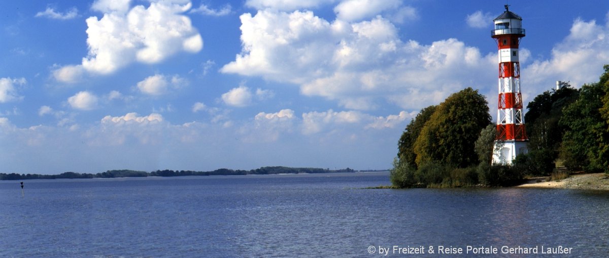 Deutschland Freizeitangebote Ostsee Leuchtturm am Meer