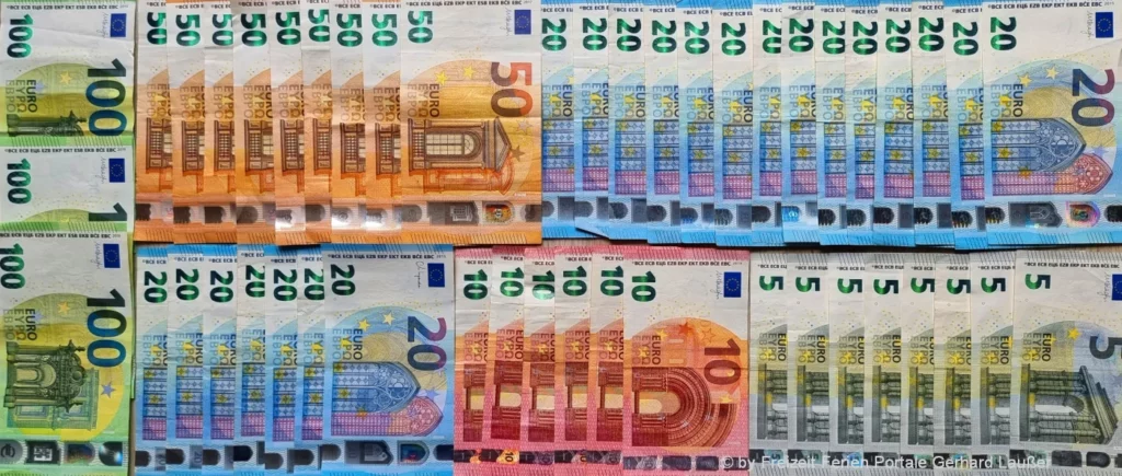 geldscheine-euro-urlaubskredit-deutschland-reisekredit-tipps