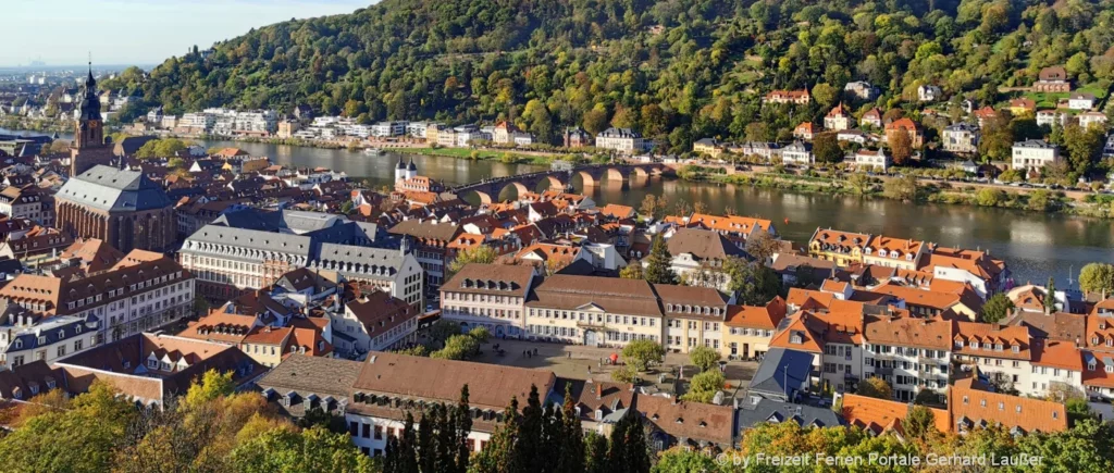 Aussichtspunkt Schloß Heidelberg Altstadt Fluss Aussichtspunkt beim Städtetrip Heidelberg Insider Tipps & Attraktionen