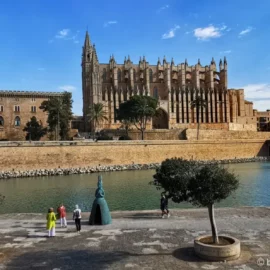 highlights-palma-de-mallorca-attraktionen-koenigspalast-la-almudaina-kathedrale