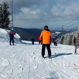 skiurlaub-deutschland-skifahren-winterurlaub-warme-socken