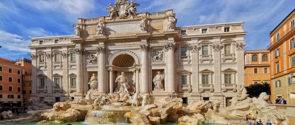 Weltreisen nach Italien Sehenswuerdigkeiten in Rom Trevi Brunnen
